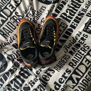 Nike 1997 air max size 10 gently used